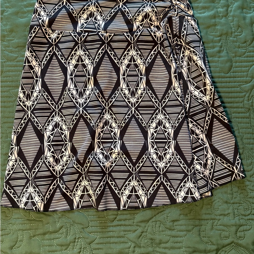 Soybu Black and White Geometric Top
